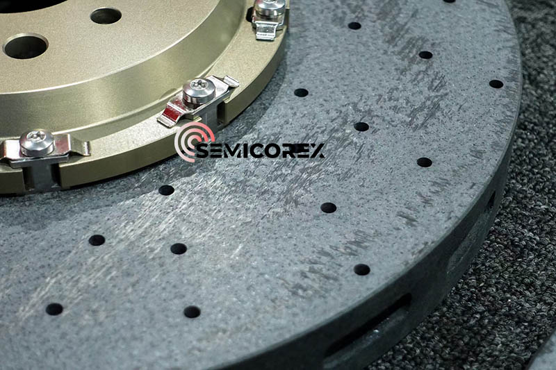 कार्बन-सिरेमिक कंपोझिट ब्रेकिंग सिस्टमचे विश्लेषण